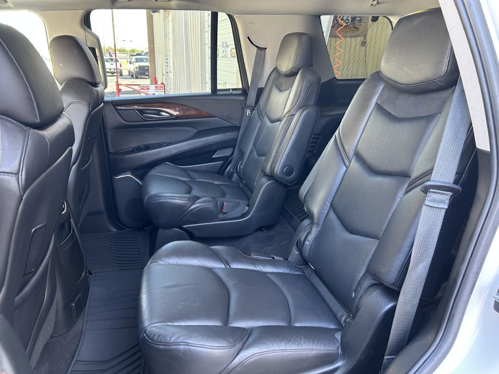Used 2020 Cadillac Escalade Luxury image 4