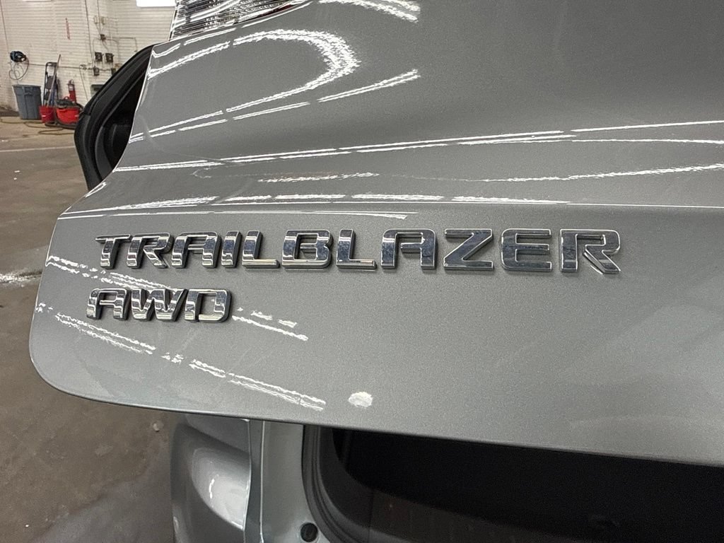 Used 2023 Chevrolet TrailBlazer LT w/ Convenience Package AWD/4WD image 16