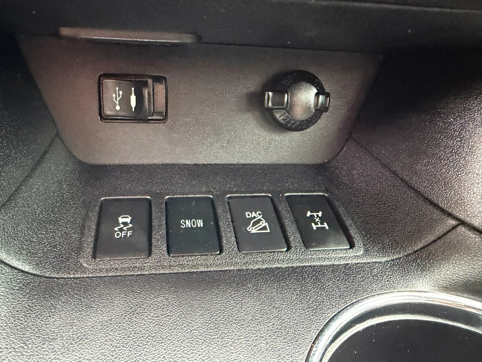 Used 2014 Toyota Highlander LE AWD/4WD image 20