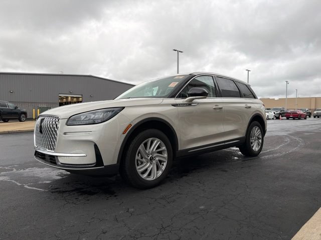 Used 2023 Lincoln Corsair AWD image 3