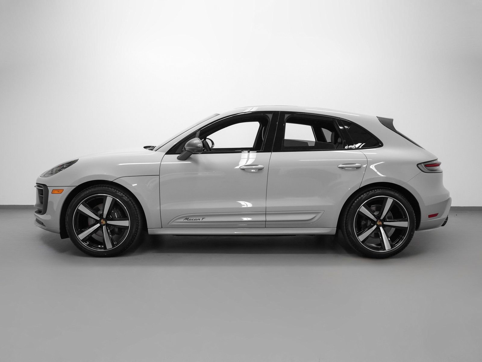 New 2026 Porsche Macan Turbo image 2