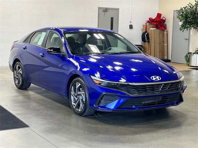 Used 2025 Hyundai Elantra Sport image 3