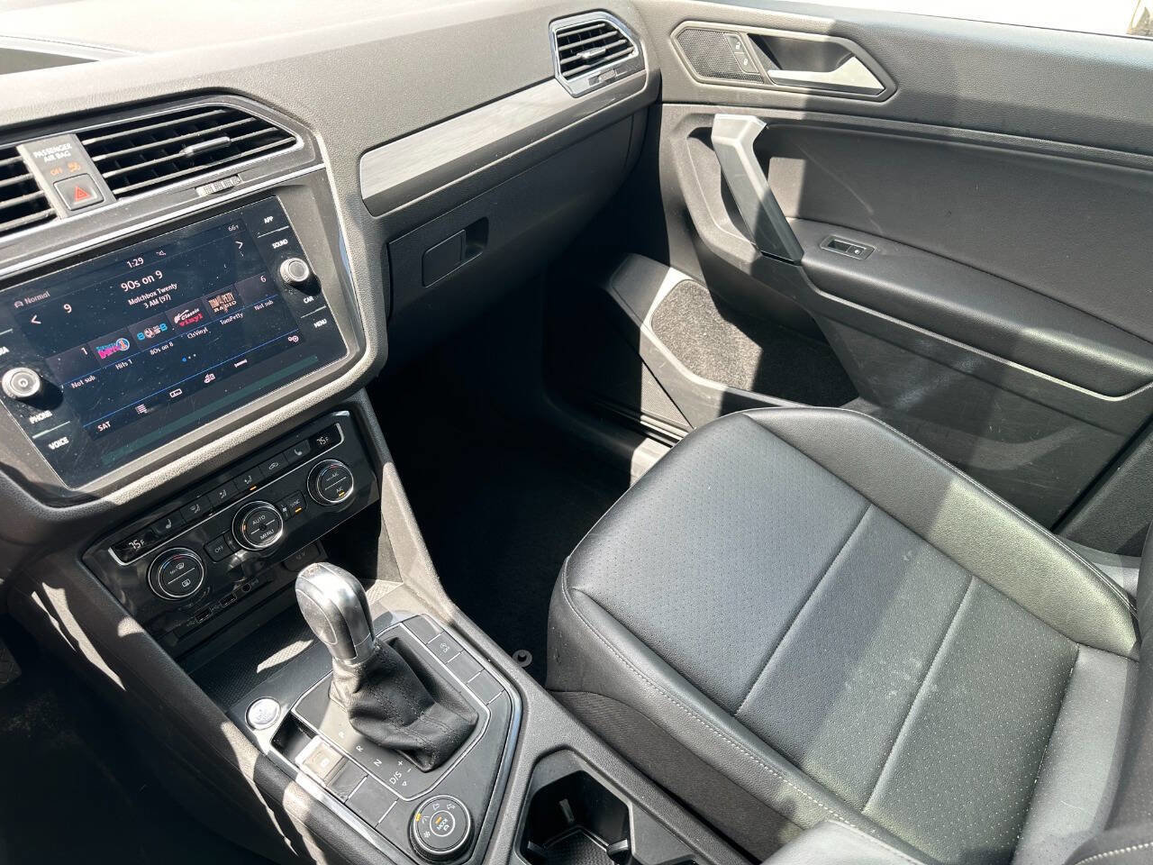 Used 2019 Volkswagen Tiguan SE w/ Panoramic Sunroof Package image 20