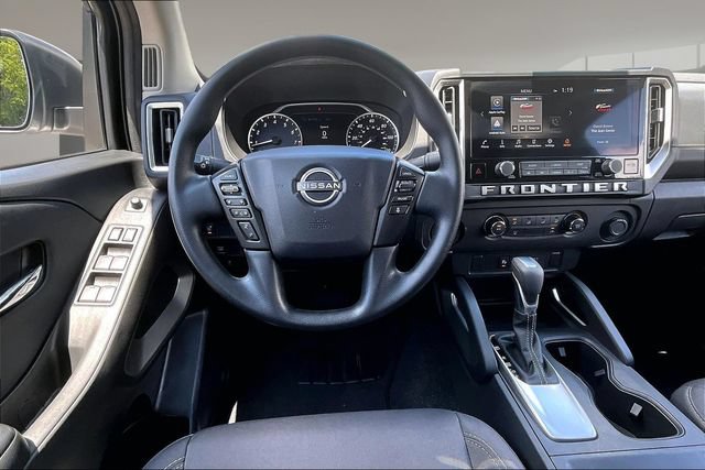Used 2025 Nissan Frontier SV RWD image 9
