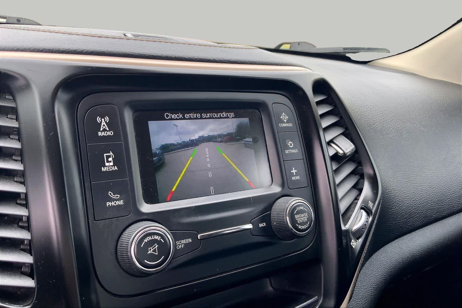 Used 2016 Jeep Cherokee Sport FWD image 29