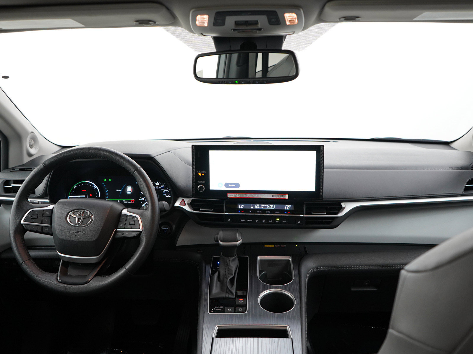 Used 2025 Toyota Sienna XLE w/ XLE Plus Package AWD/4WD image 13