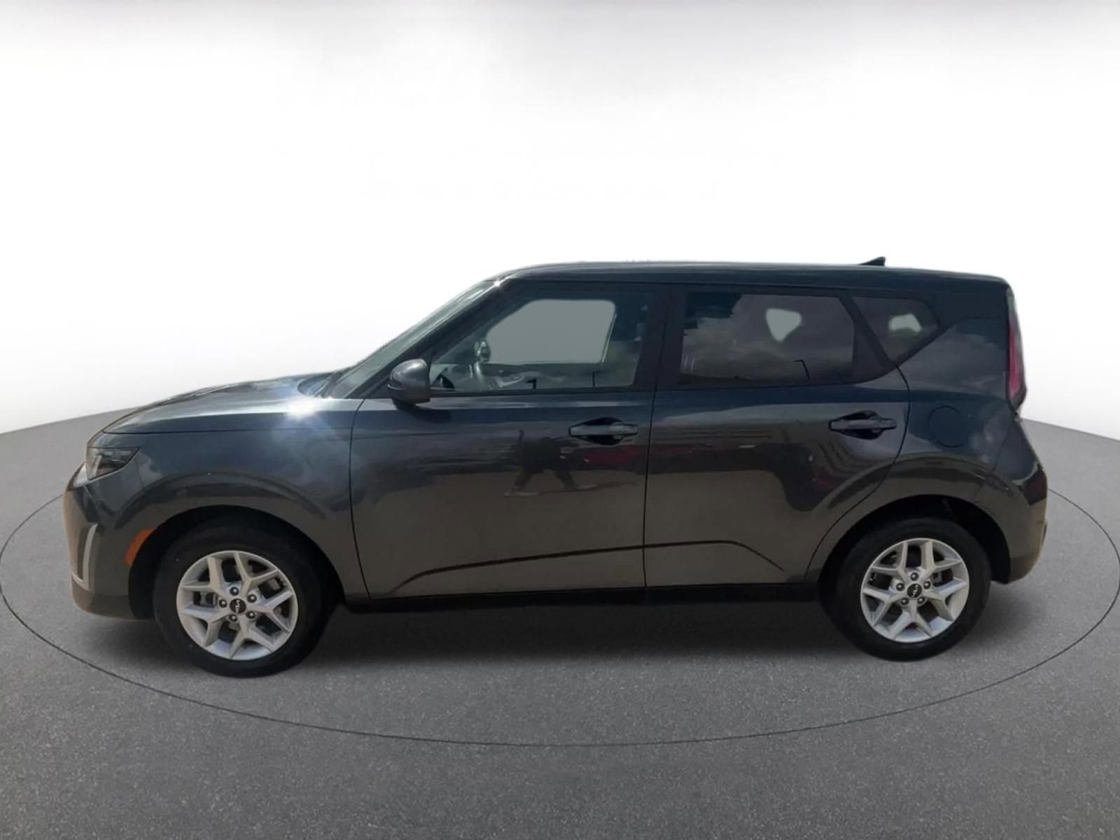 Used 2025 Kia Soul LX w/ LX Technology Package image 9