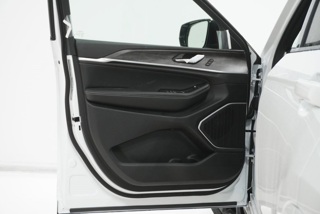 New 2026 Jeep Grand Cherokee Limited image 14