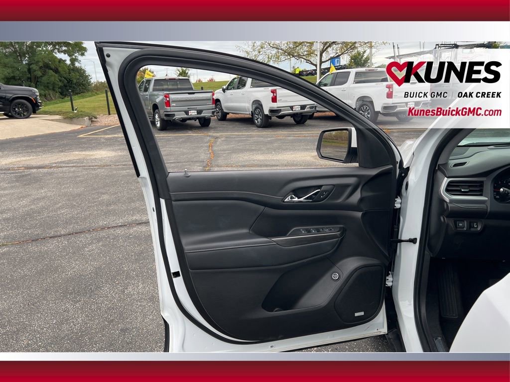 Used 2023 GMC Acadia SLT image 8