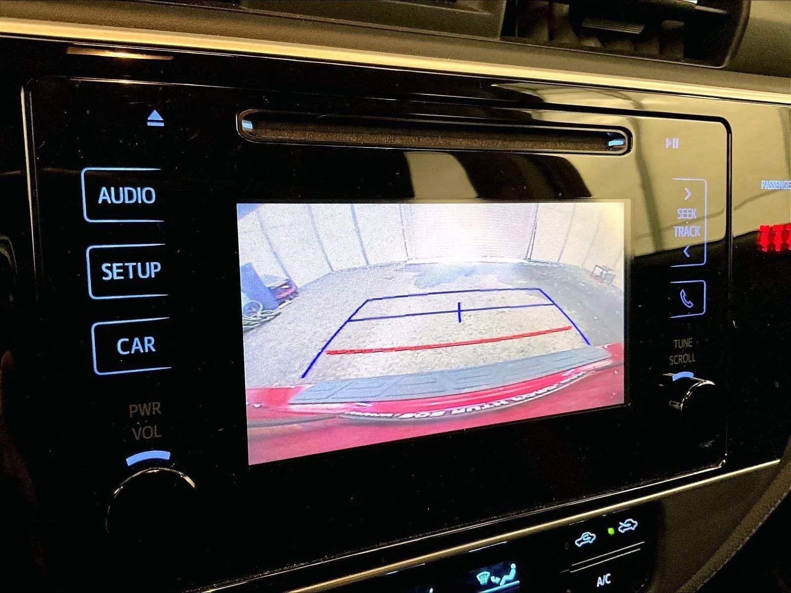 Used 2018 Toyota Corolla SE image 20