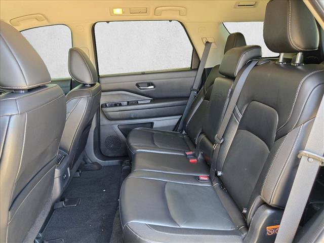 Used 2022 Nissan Pathfinder SL w/ Lighting Package (N92) FWD image 19
