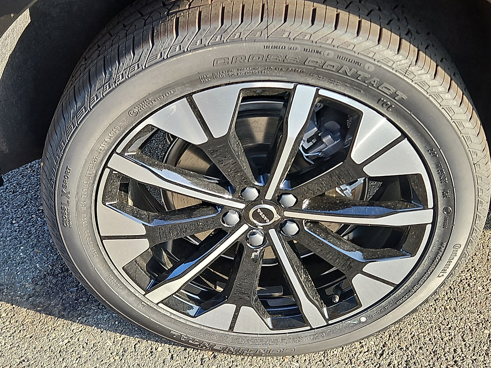 New 2026 Volvo XC60 T8 Plus w/ Protection Package Premier AWD/4WD image 7