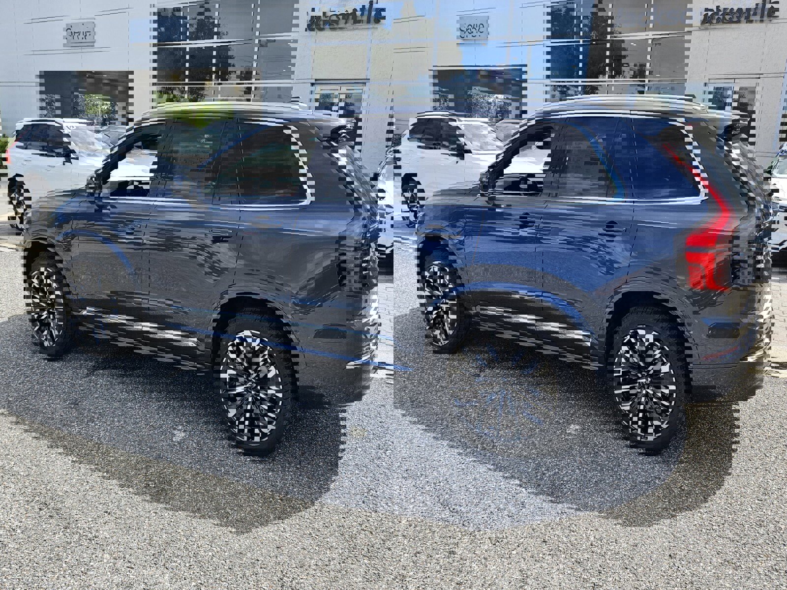 New 2026 Volvo XC90 T8 Plus image 4