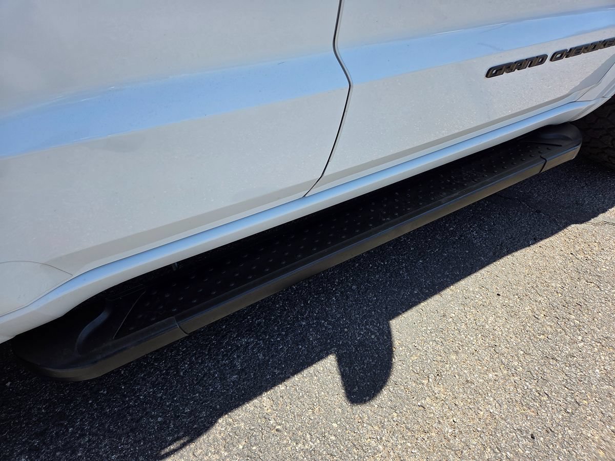 Used 2018 Jeep Grand Cherokee Altitude RWD image 28