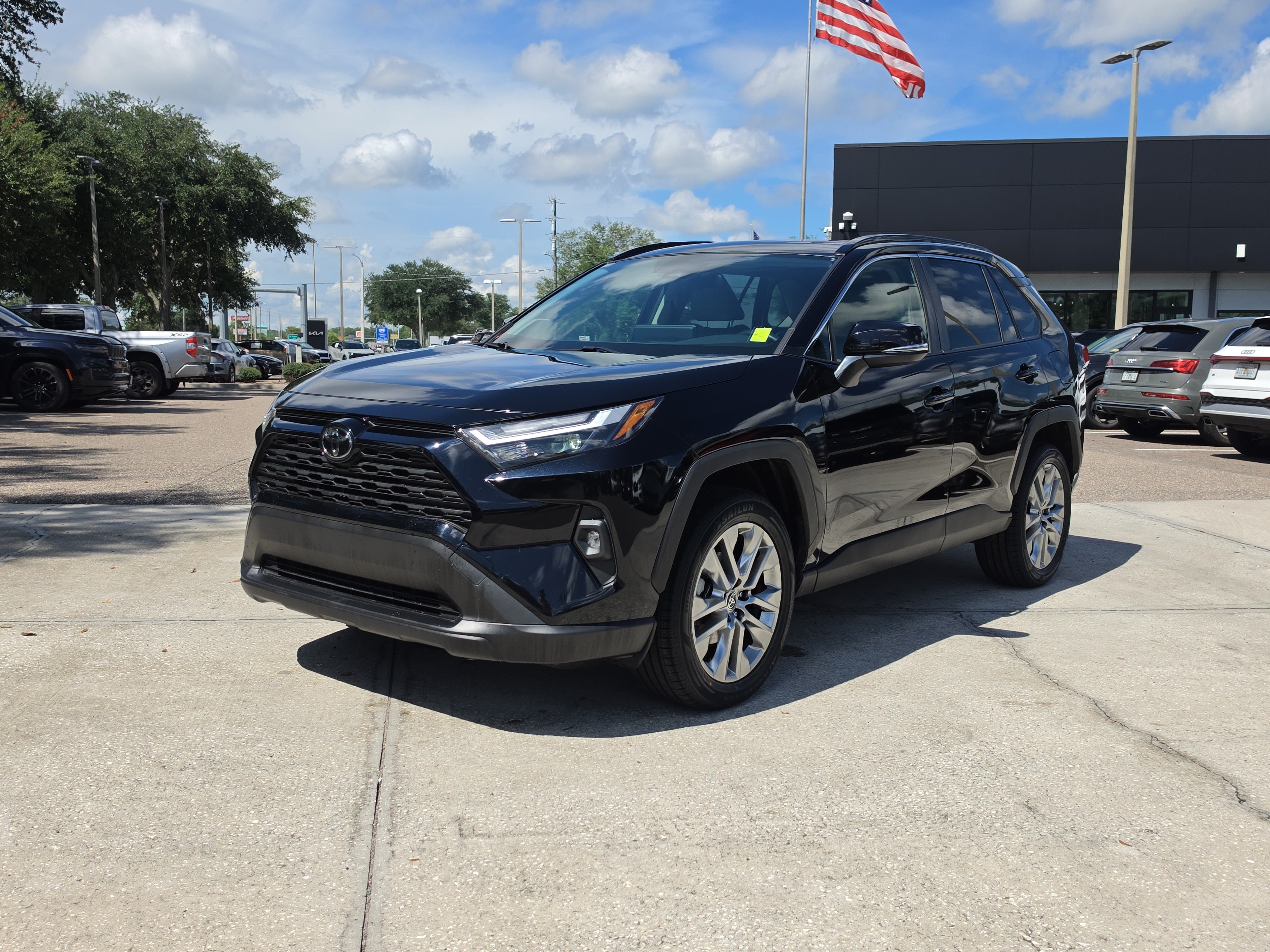 Used 2023 Toyota RAV4 XLE Premium FWD image 4