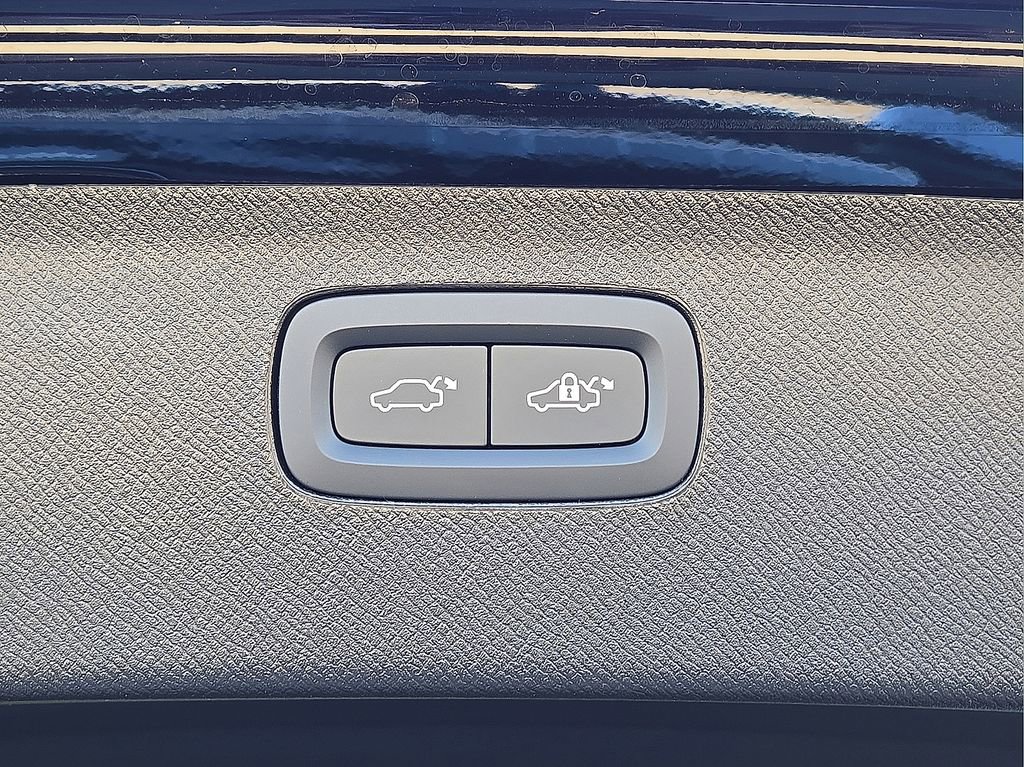 New 2026 Volvo XC90 B6 Plus w/ Protection Package Premier AWD/4WD image 14