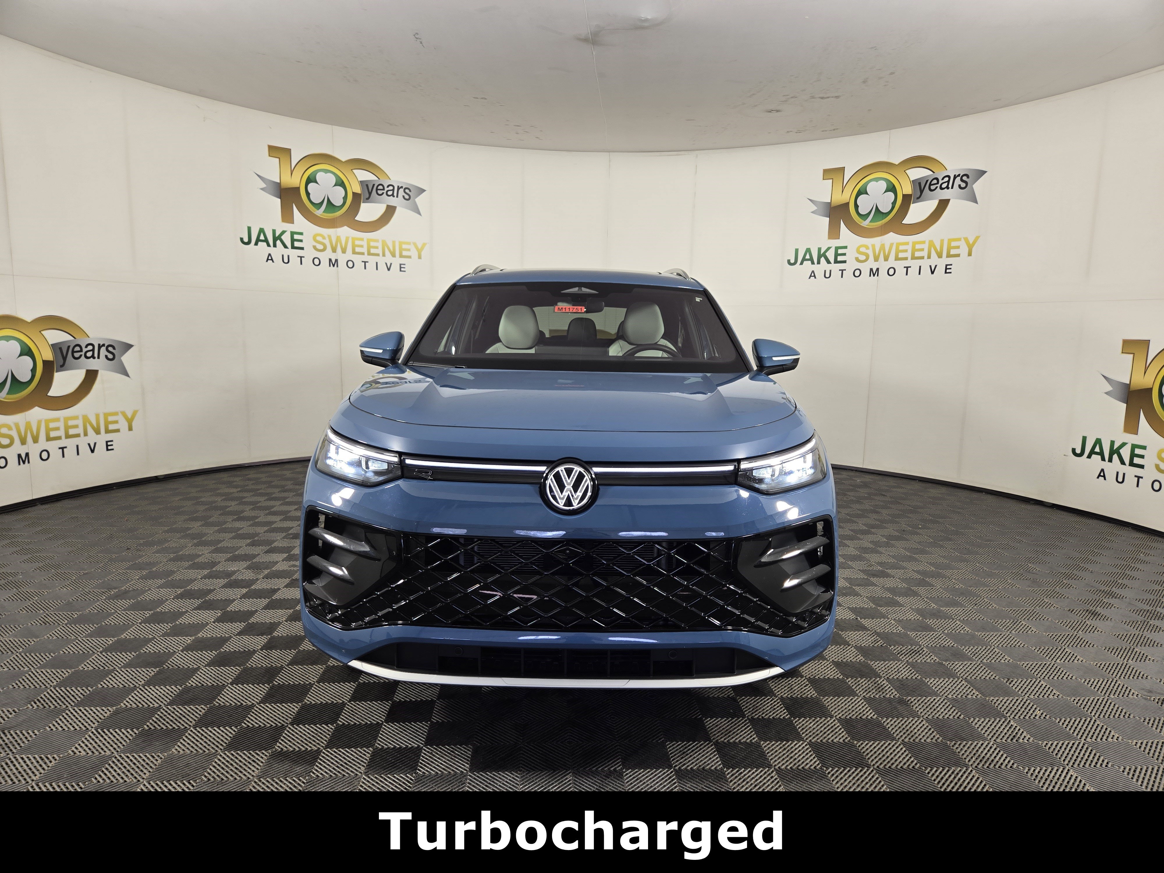 Used 2025 Volkswagen Tiguan SEL R-Line AWD/4WD image 3