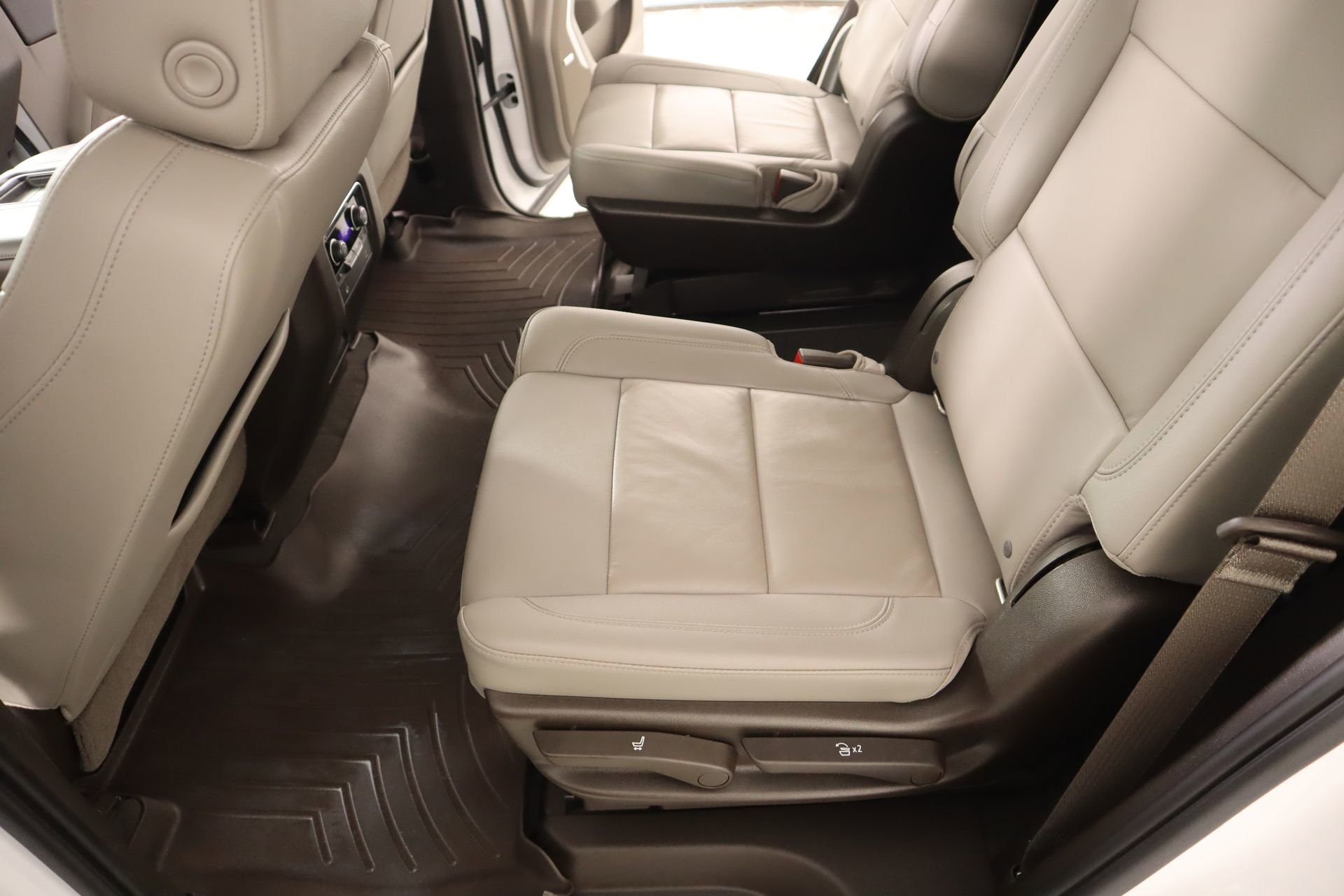 Used 2021 Chevrolet Tahoe Z71 w/ Z71 Signature Package AWD/4WD image 12