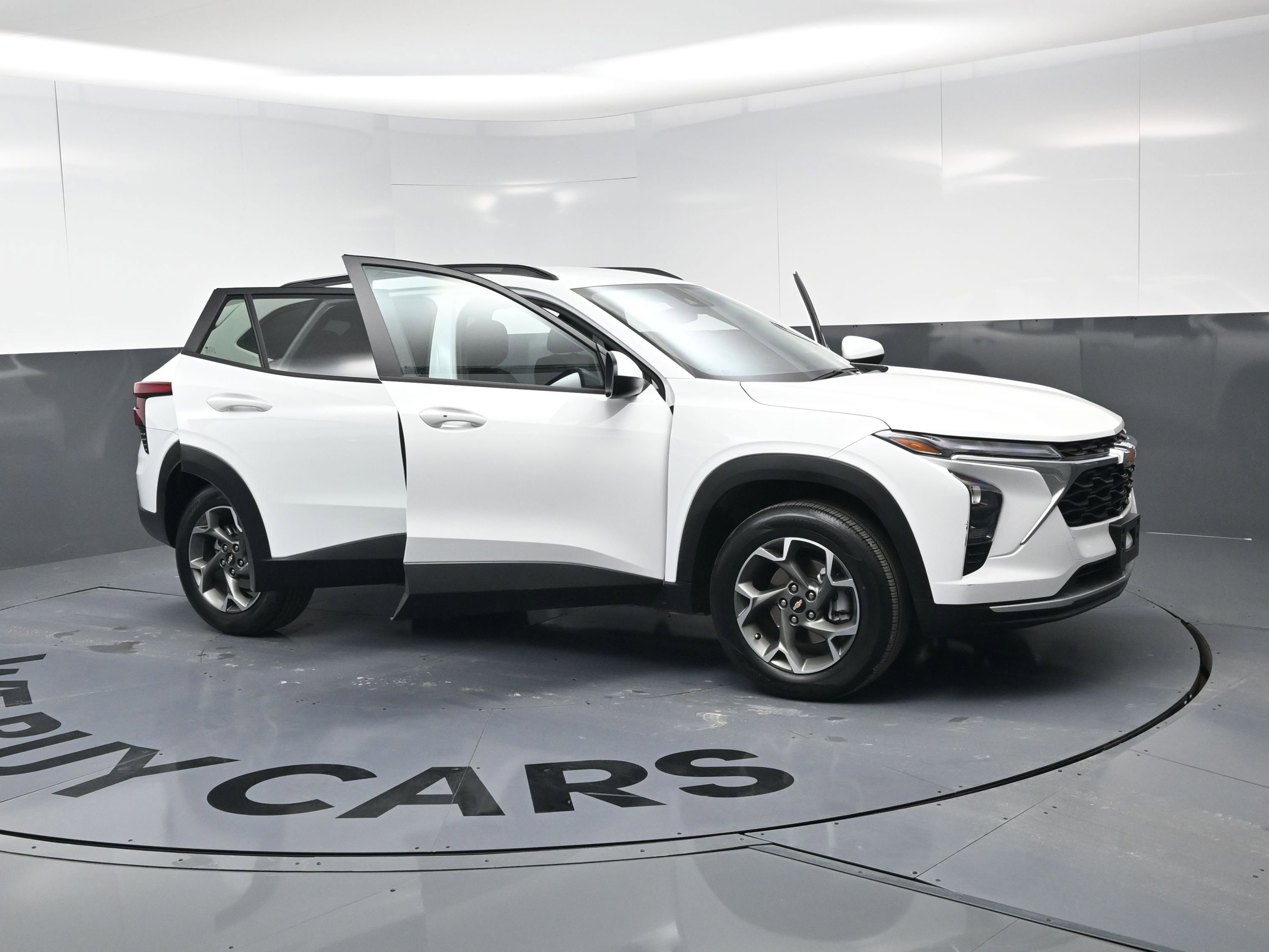 Used 2025 Chevrolet Trax LT w/ Driver Confidence Package image 23