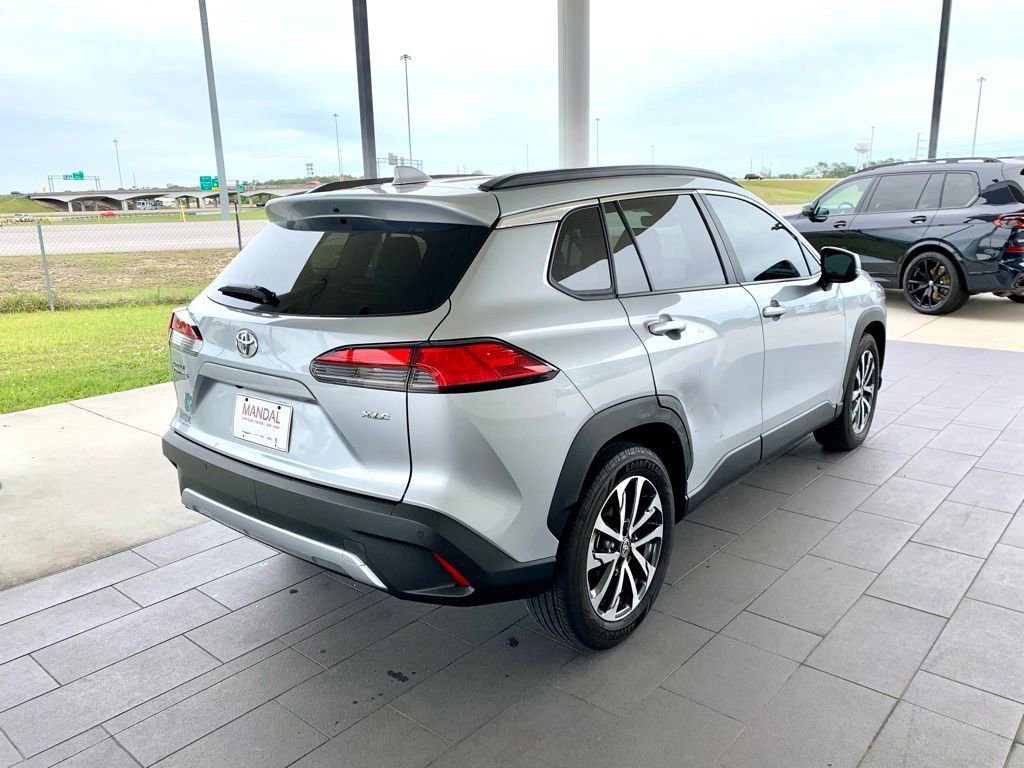 Used 2023 Toyota Corolla Cross XLE w/ Convenience Package image 5