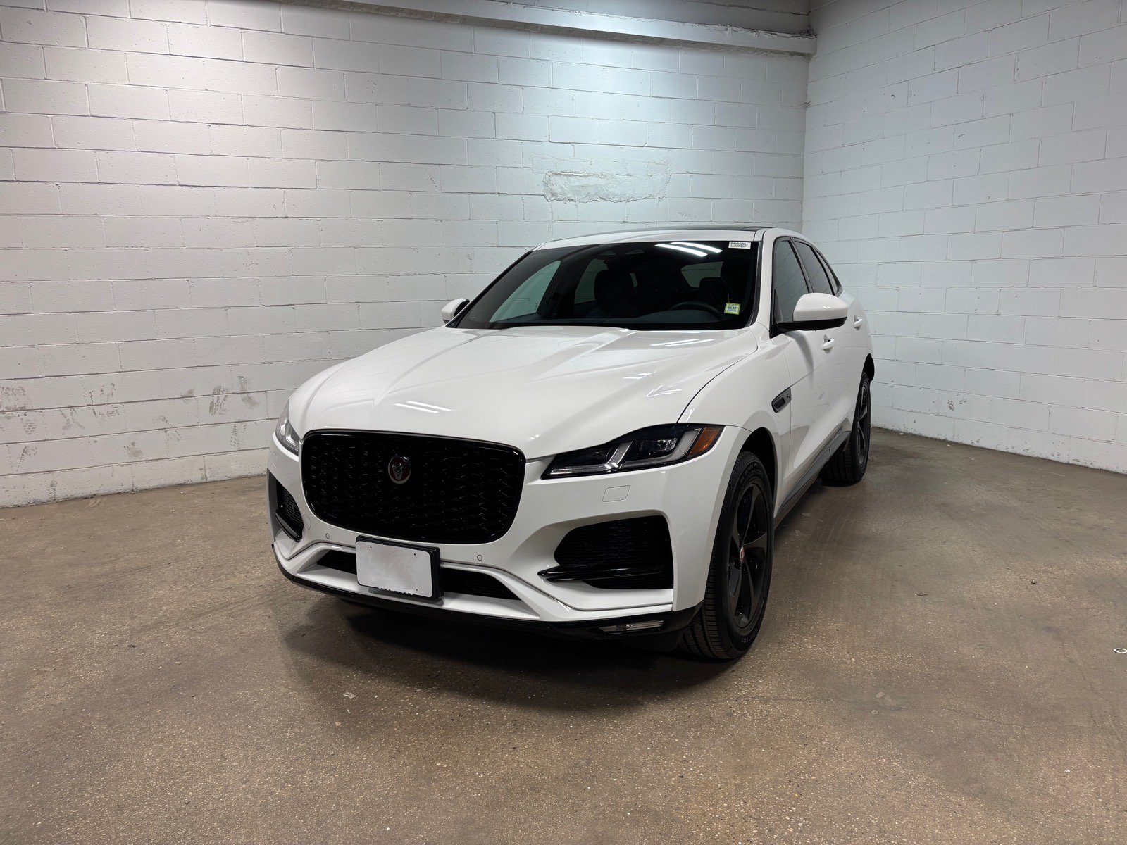 Used 2023 Jaguar F-PACE S AWD/4WD image 2