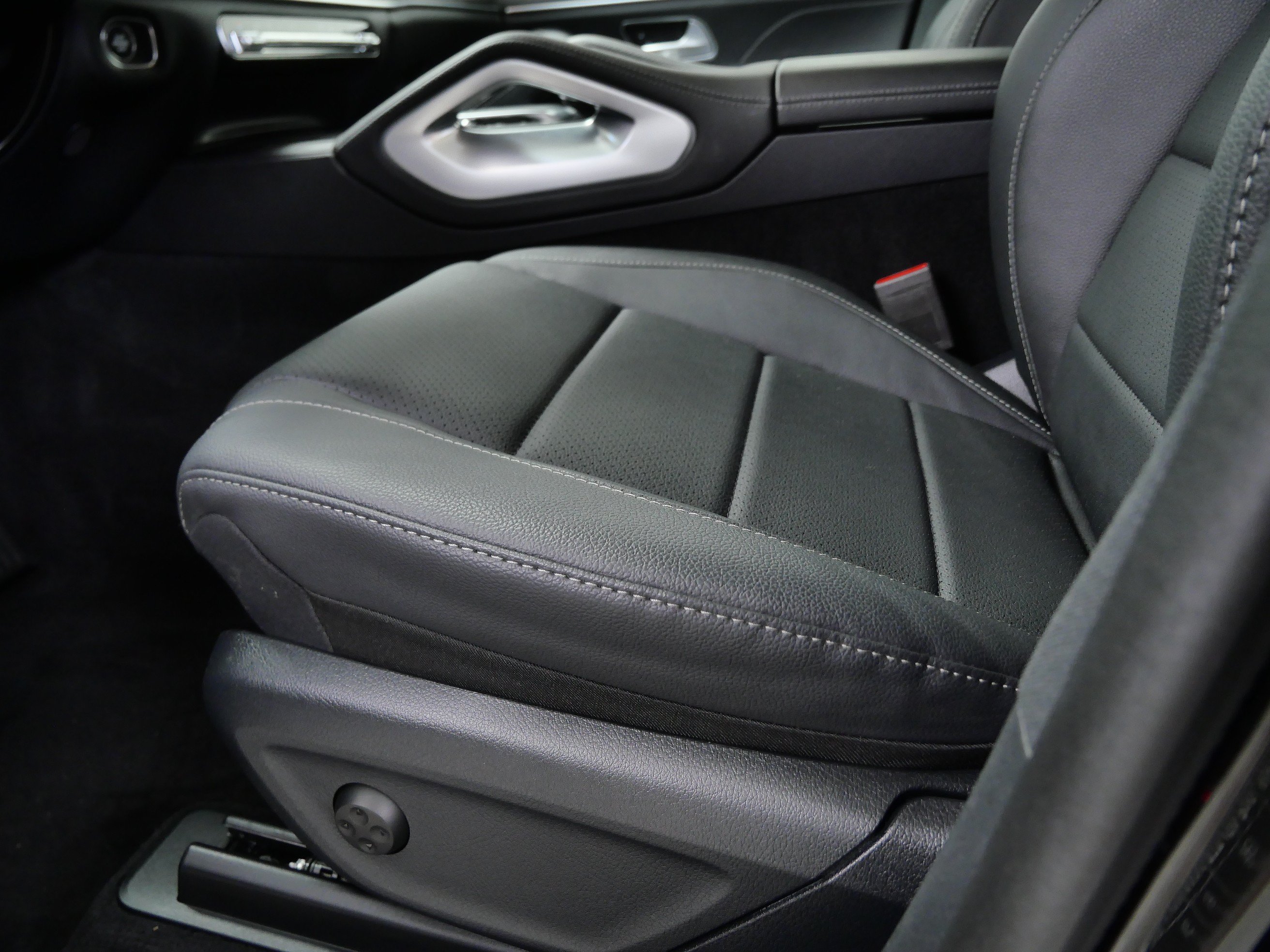 Certified 2026 Mercedes-Benz GLE 450e 4MATIC image 18
