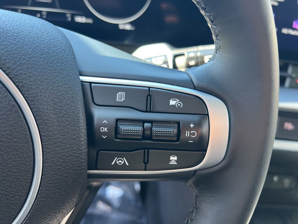 Certified 2025 Kia Sportage SX AWD/4WD image 17