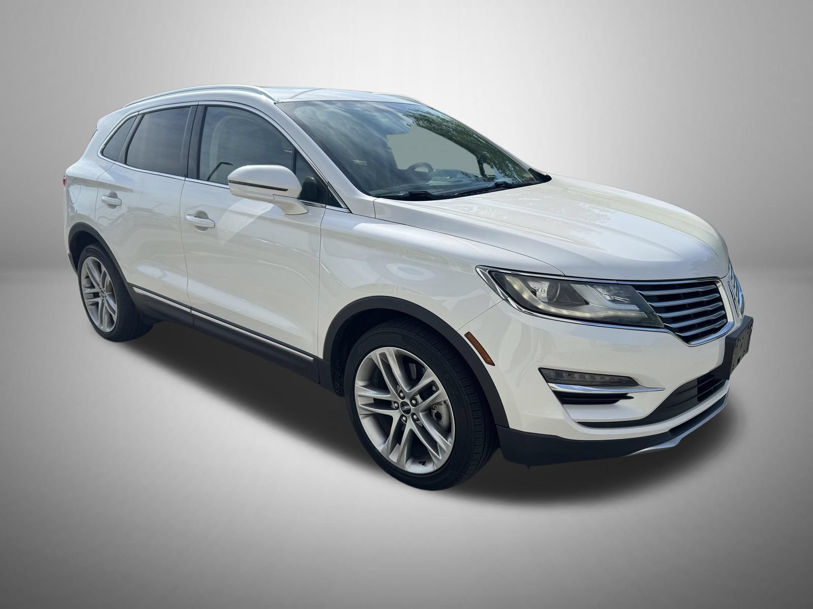 Used 2017 Lincoln MKC Reserve AWD/4WD image 2