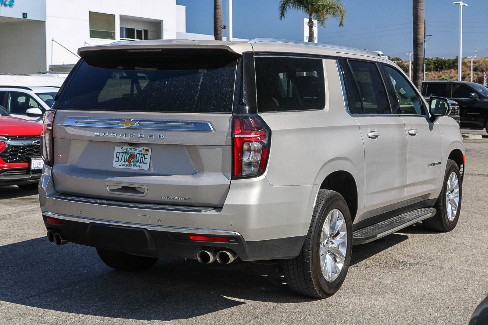Used 2024 Chevrolet Suburban Premier RWD image 4