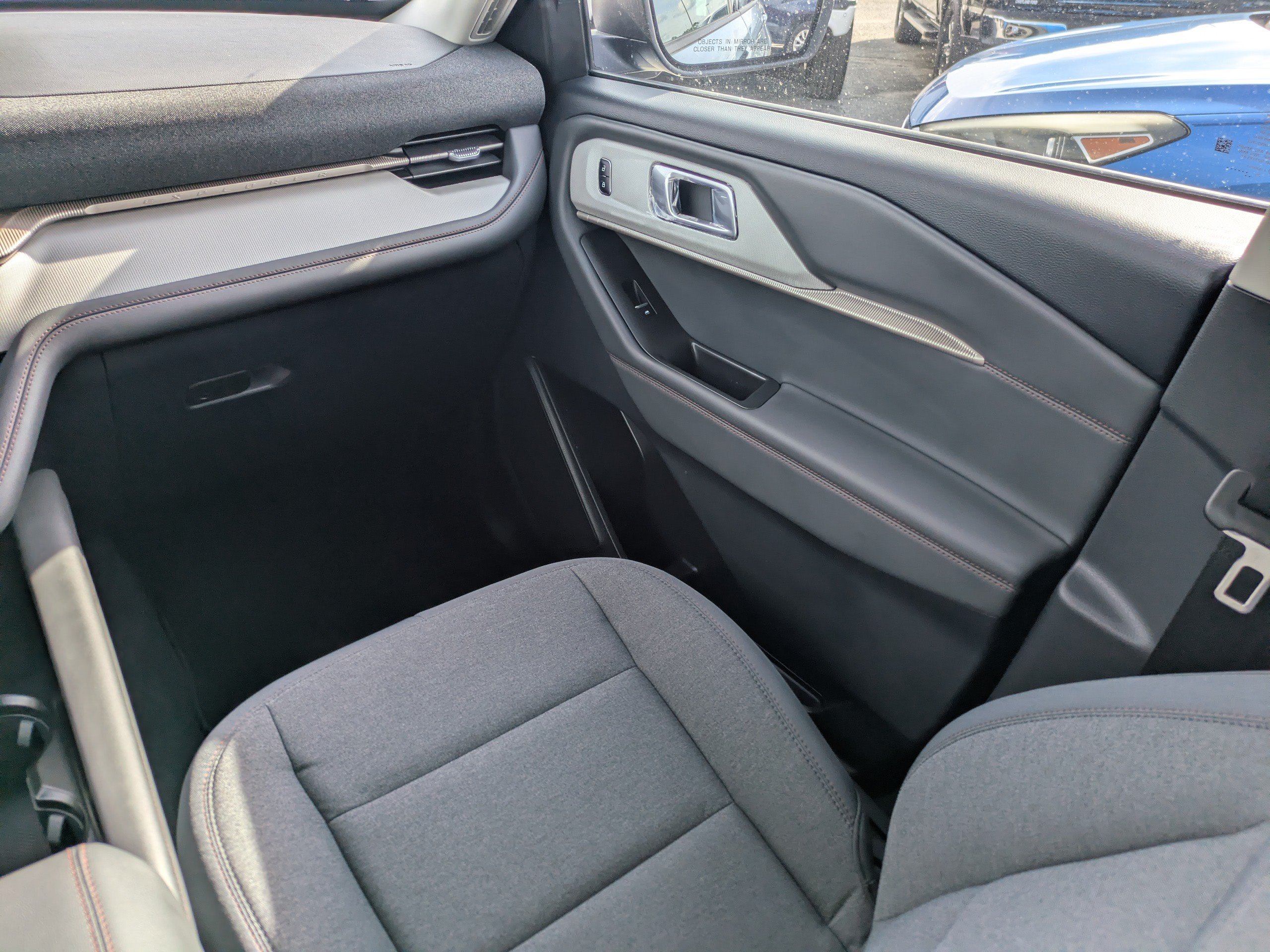 Used 2025 Ford Explorer Active RWD image 22