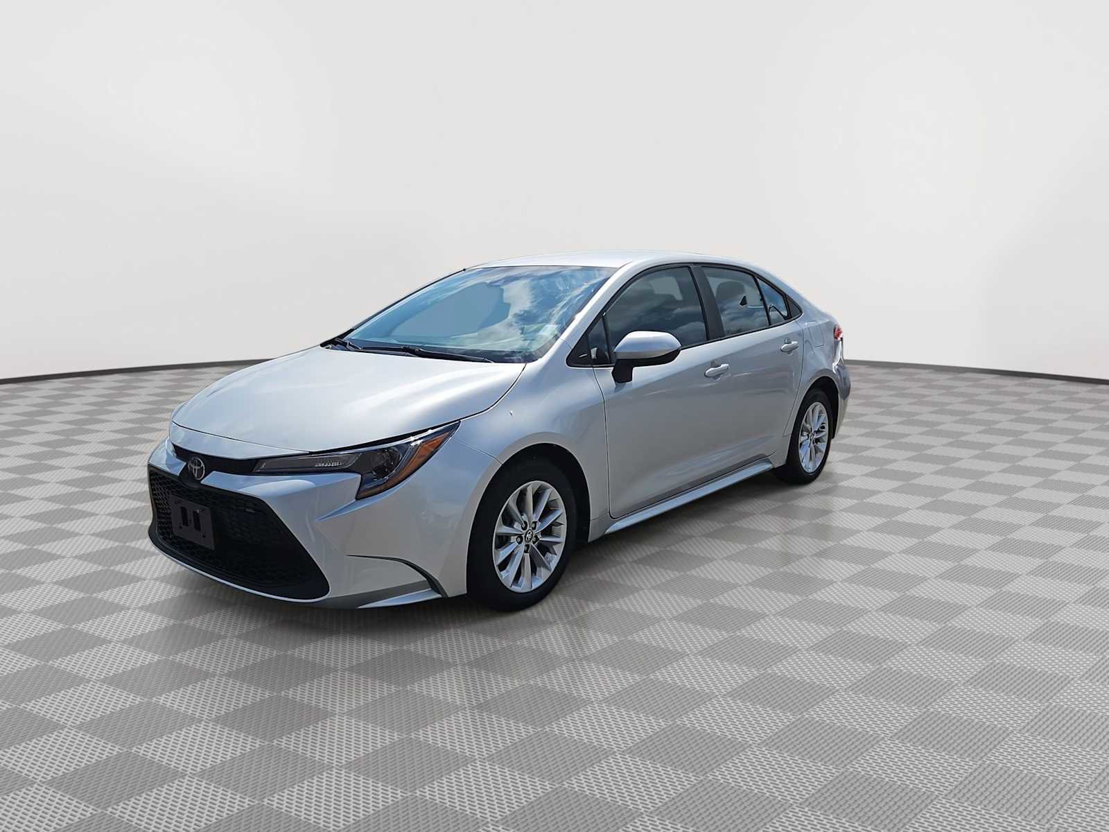 Used 2021 Toyota Corolla LE w/ LE Convenience Package image 4
