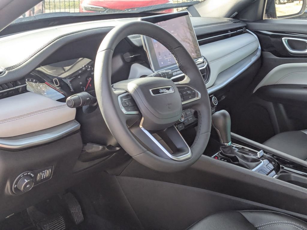 Used 2025 Jeep Compass Limited image 14