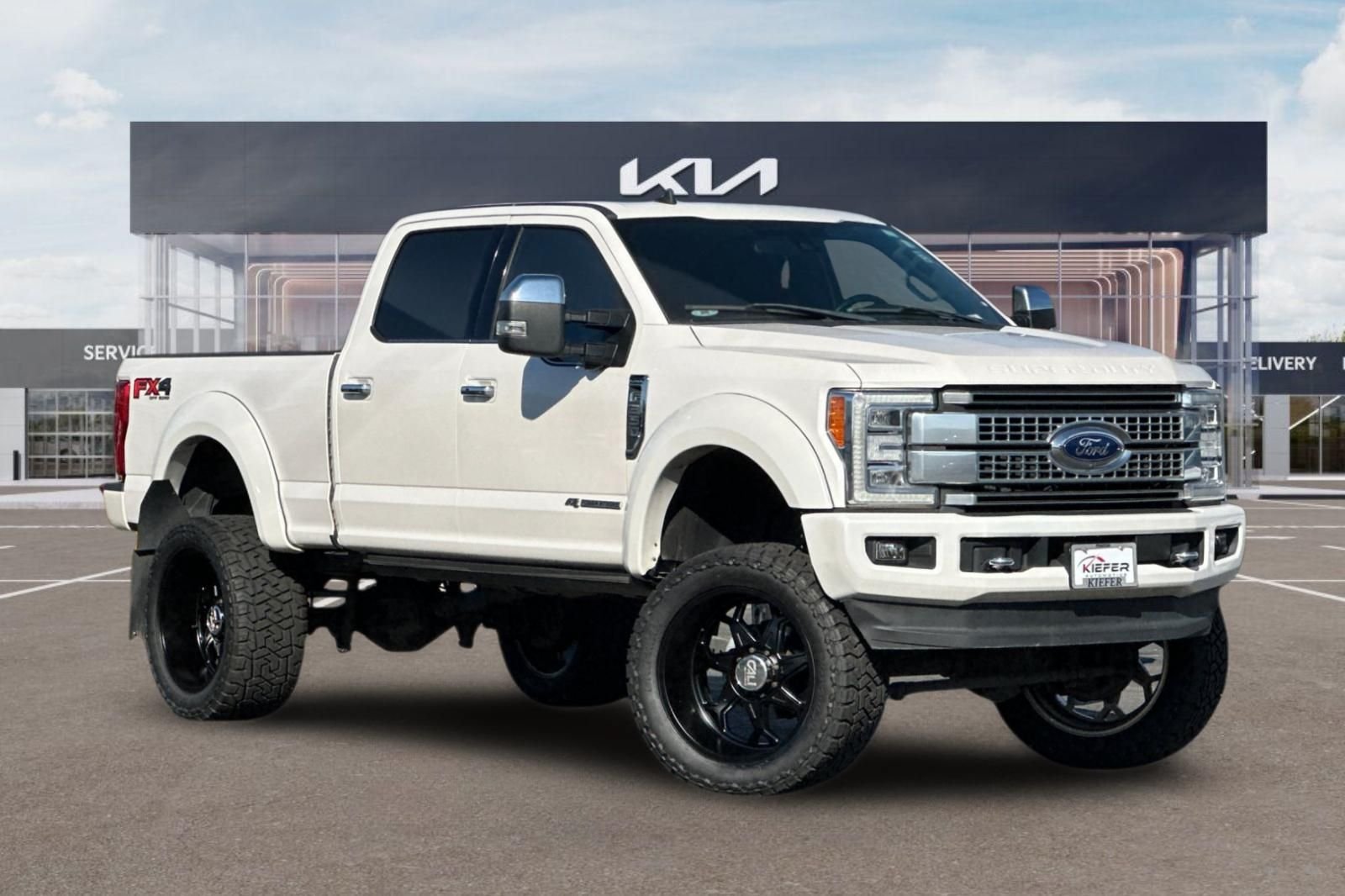 Used 2019 Ford F350 Platinum w/ Platinum Ultimate Package AWD/4WD image 2