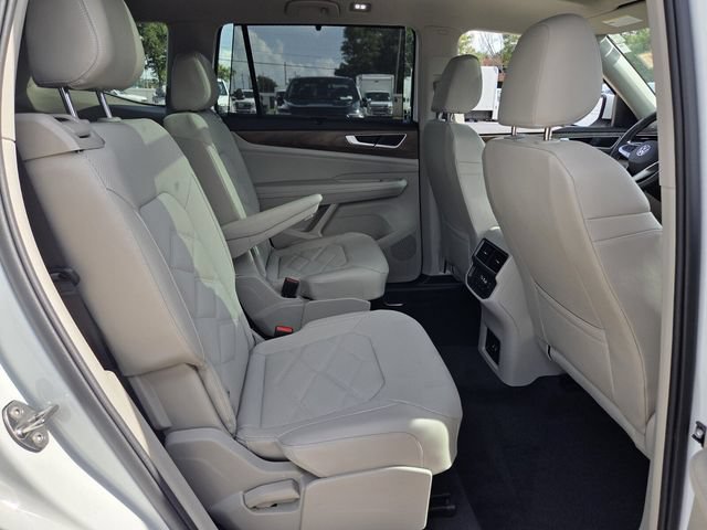 Used 2024 Volkswagen Atlas SE w/ Panoramic Sunroof Package FWD image 19