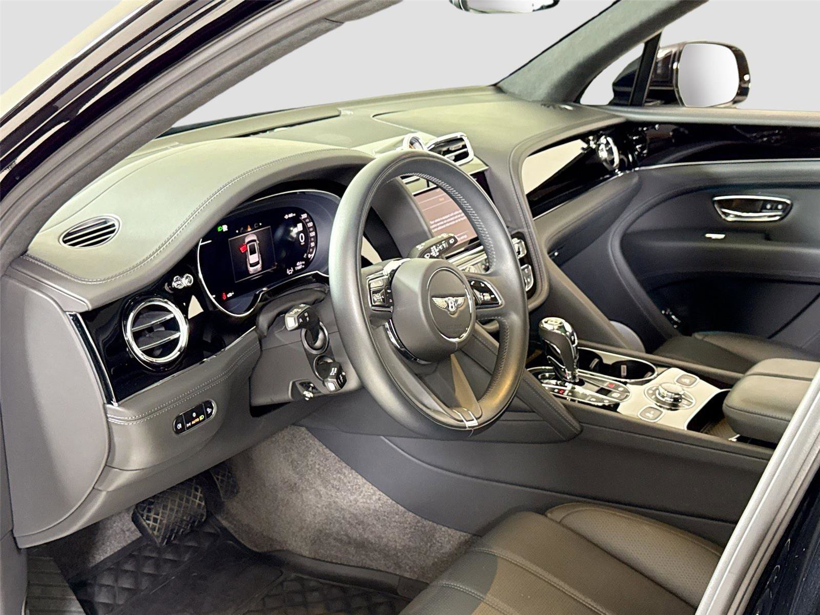 Used 2024 Bentley Bentayga AWD/4WD image 15