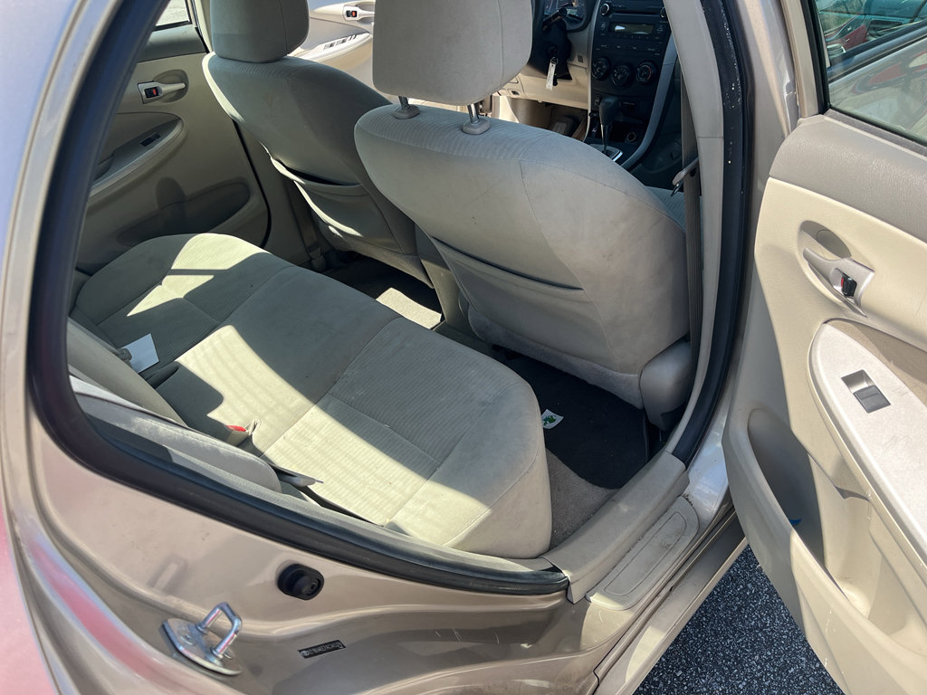 Used 2010 Toyota Corolla LE image 9