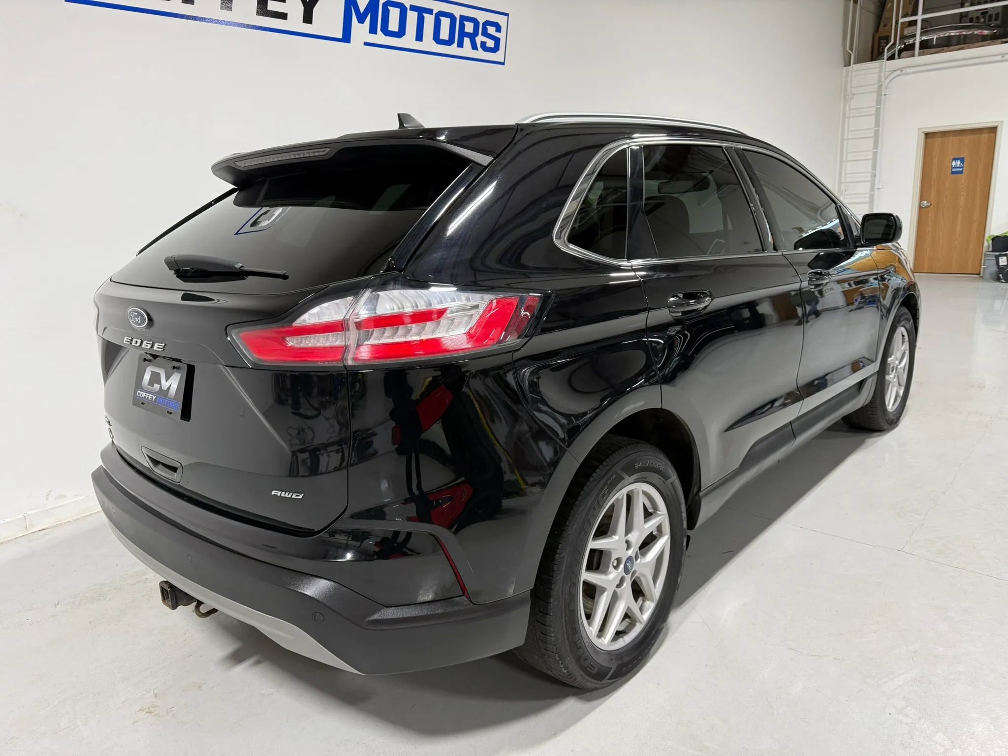 Used 2021 Ford Edge SEL w/ Convenience Package image 6