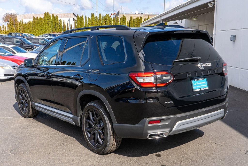New 2025 Honda Pilot Touring image 8