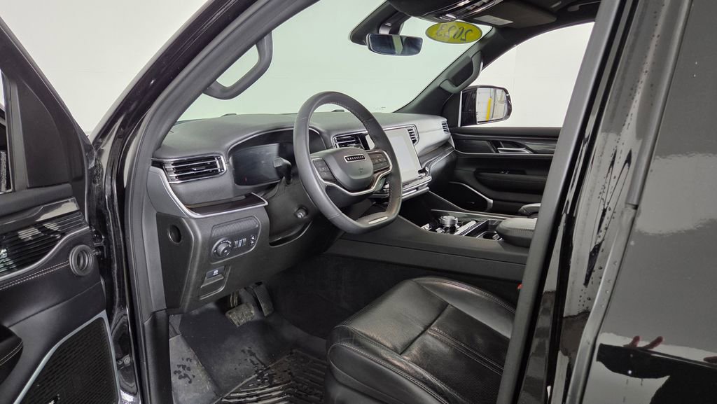 Used 2023 Jeep Wagoneer 4WD image 15