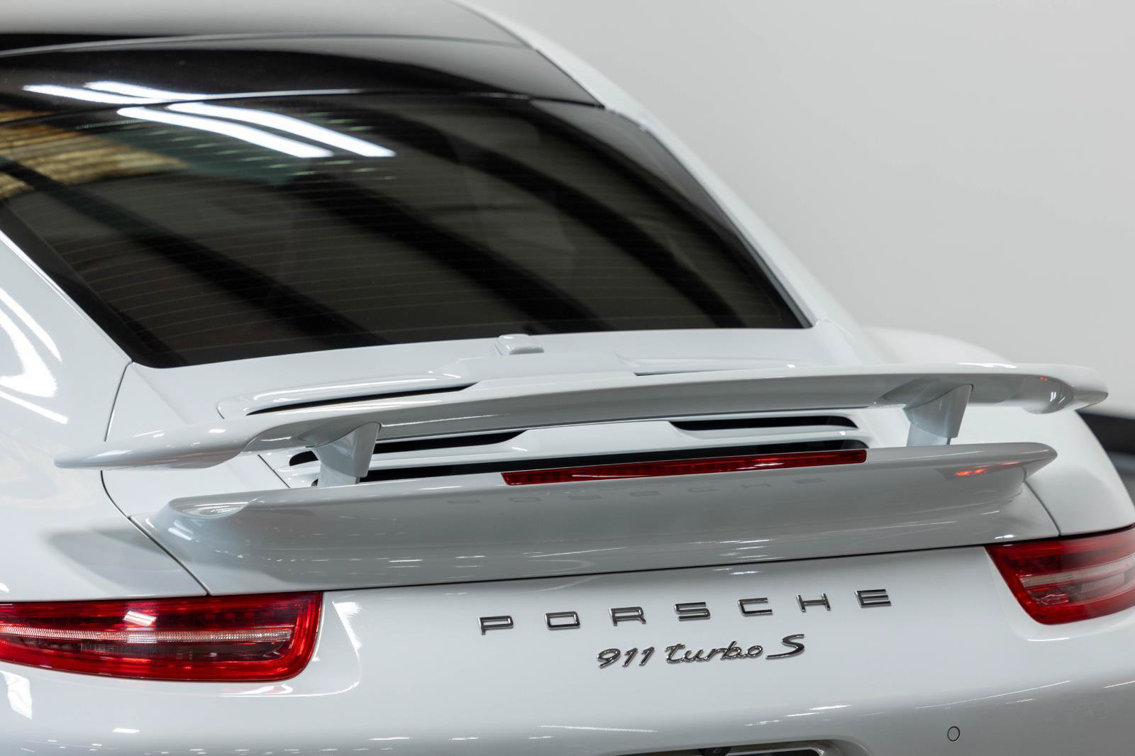 Used 2015 Porsche 911 Turbo S AWD/4WD image 38