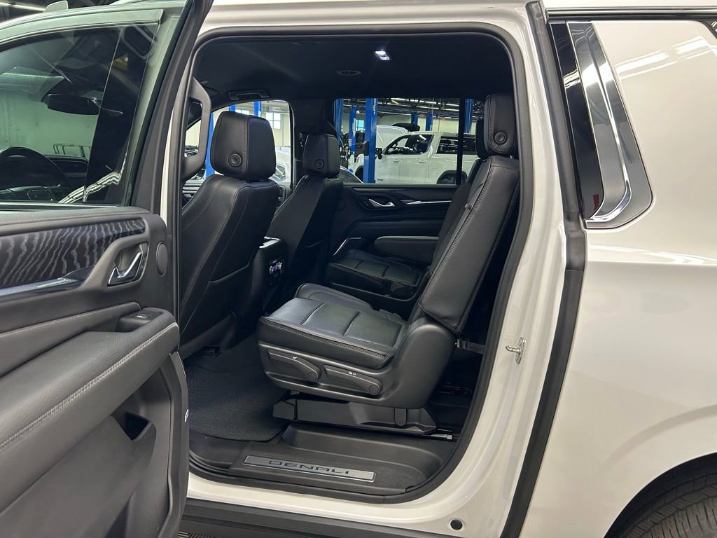 Used 2022 GMC Yukon XL Denali w/ Max Trailering Package AWD/4WD image 17