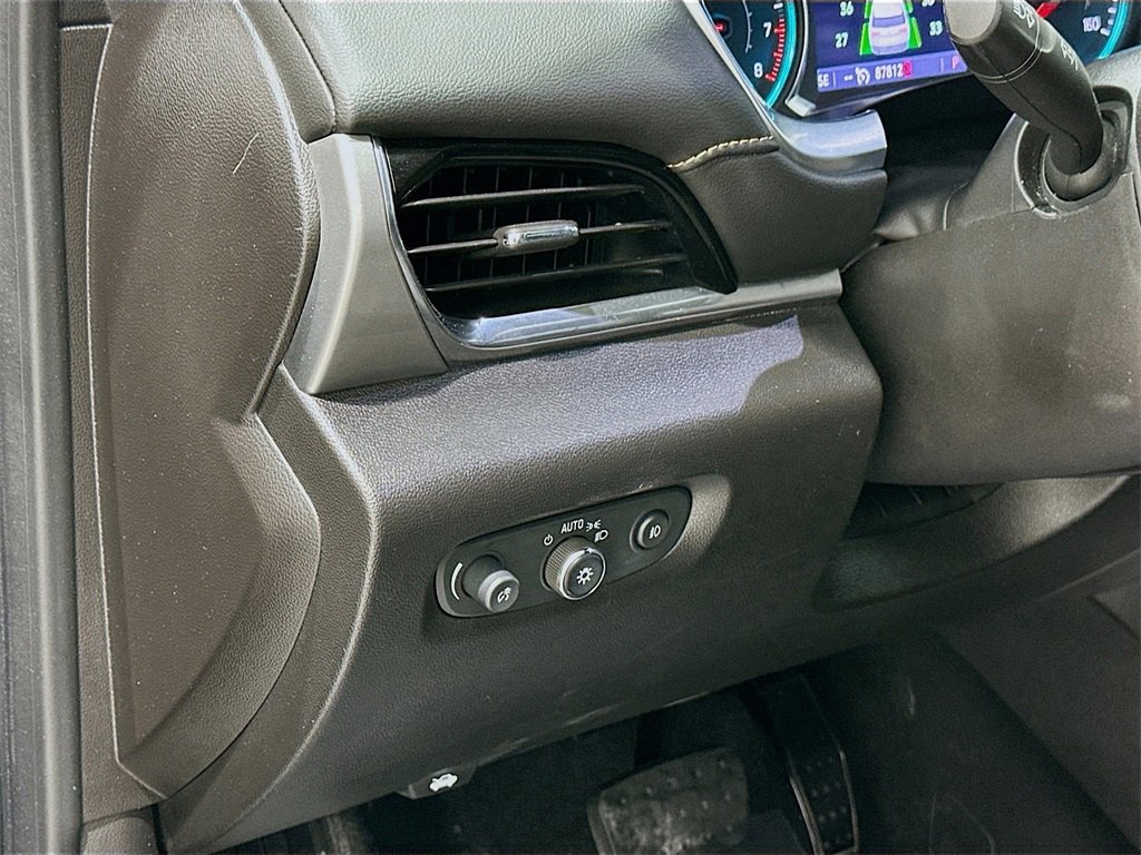 Used 2021 Chevrolet Traverse LT image 10