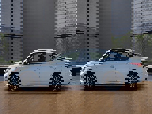 Used 2025 Nissan Altima 2.5 SV image 2