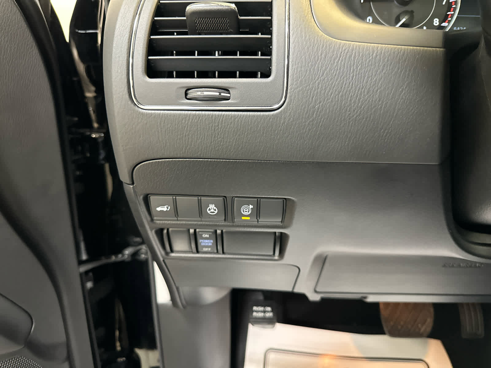 Certified 2024 Nissan Armada SL w/ Captain's Chairs Package image 23