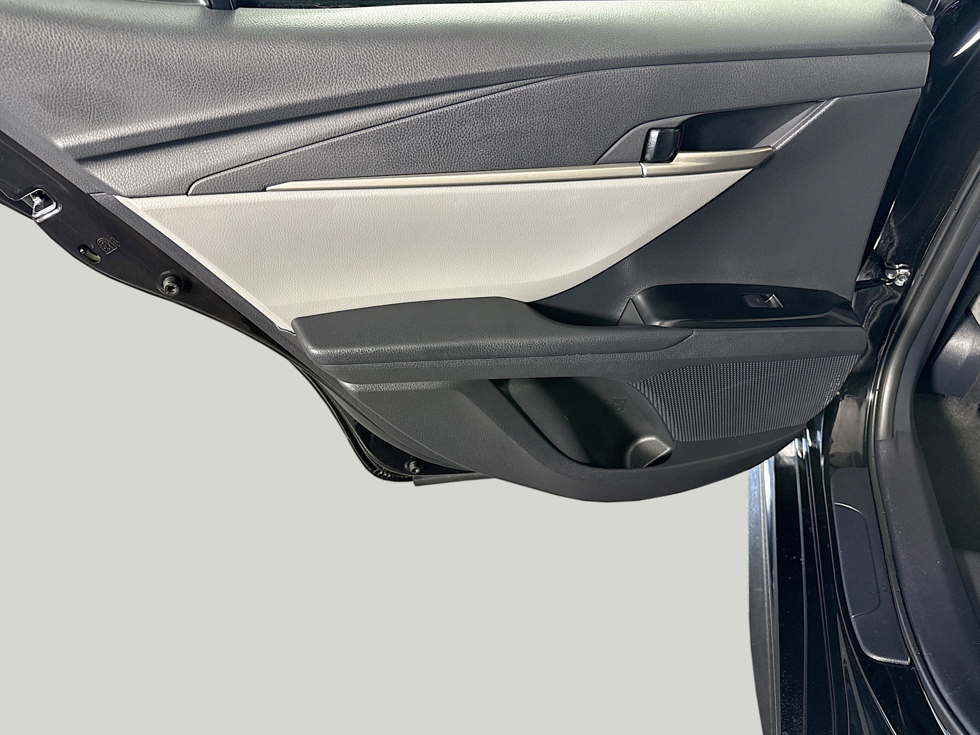 Used 2025 Toyota Camry SE w/ Convenience Package image 26