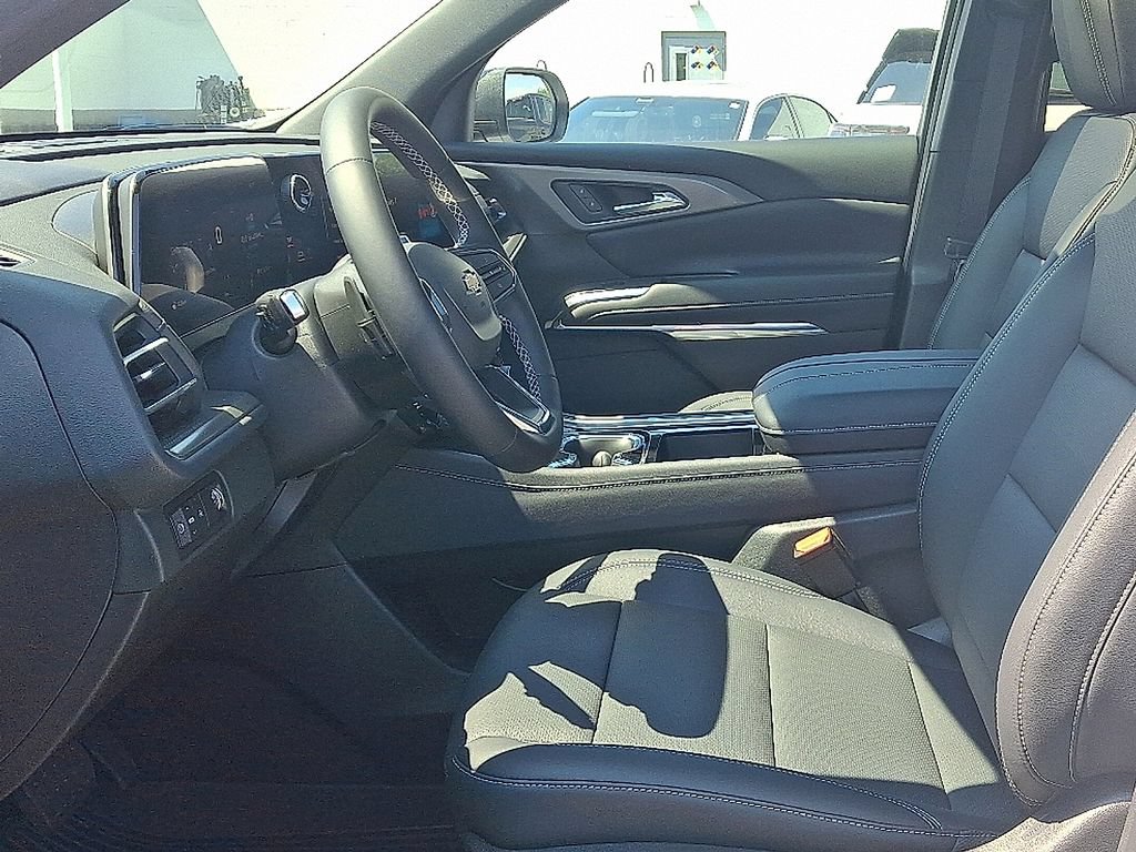 New 2027 Chevrolet Traverse LT w/ Sun and Wheel Package FWD image 7