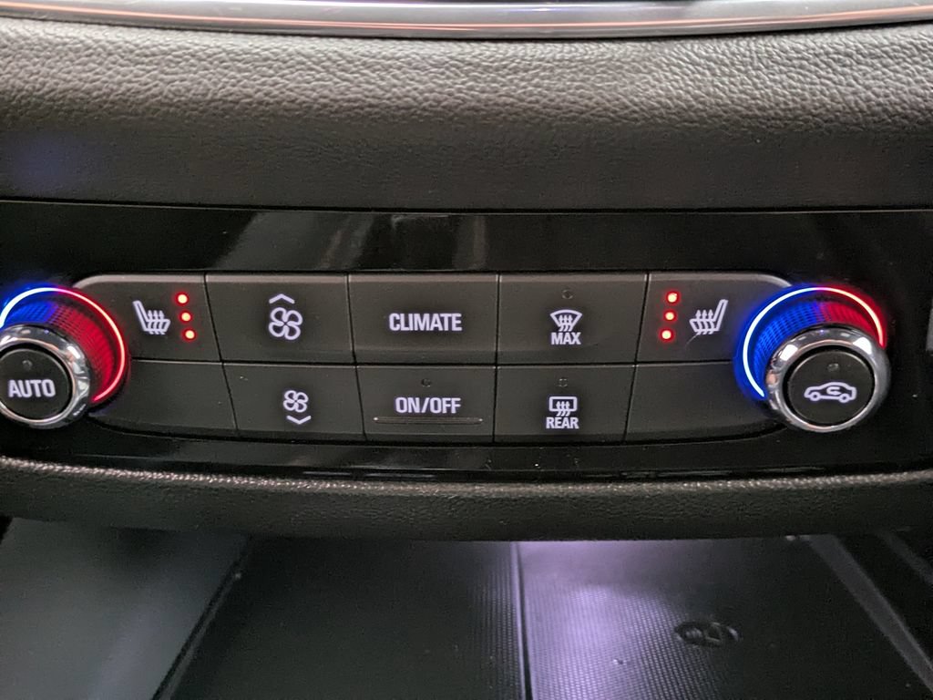 Used 2023 Buick Enclave Essence AWD/4WD image 7