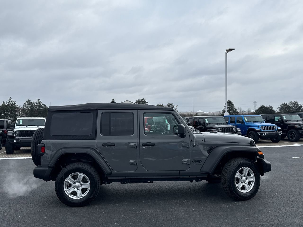 Used 2022 Jeep Wrangler Unlimited Sport image 2