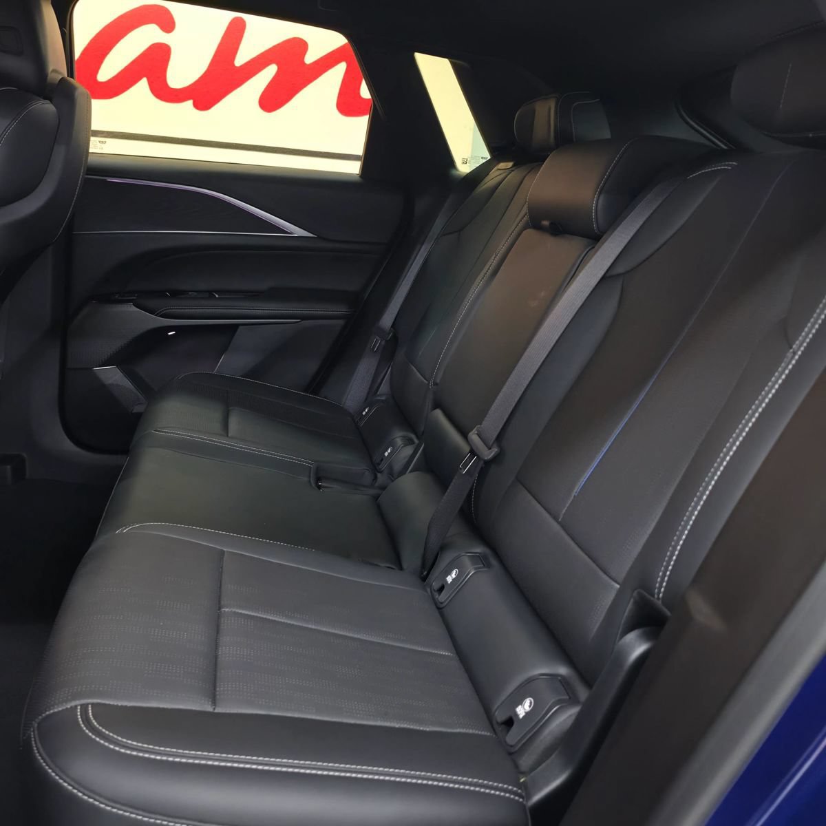Used 2024 Cadillac Lyriq Luxury RWD image 28