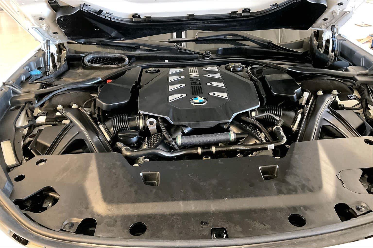 Used 2023 BMW 760i xDrive AWD/4WD image 28